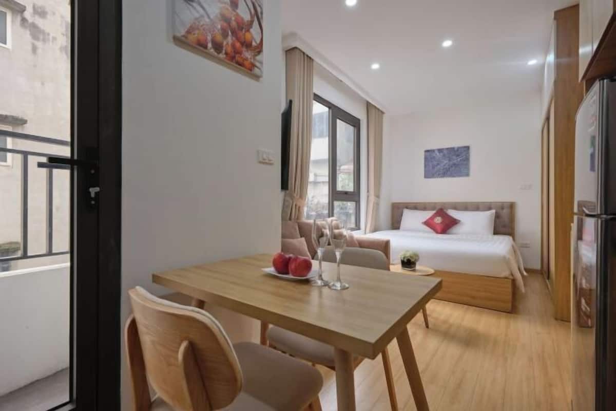 1 quarto, cortinas blackout, quartos à prova de som
