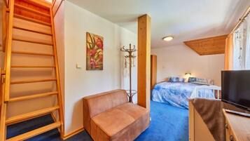 7 Schlafzimmer, Schreibtisch, WLAN