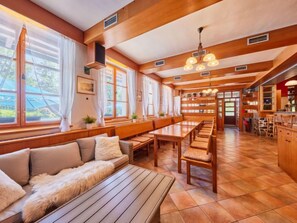 Interior - Krakonoš by Interhome (Mladé Buky)