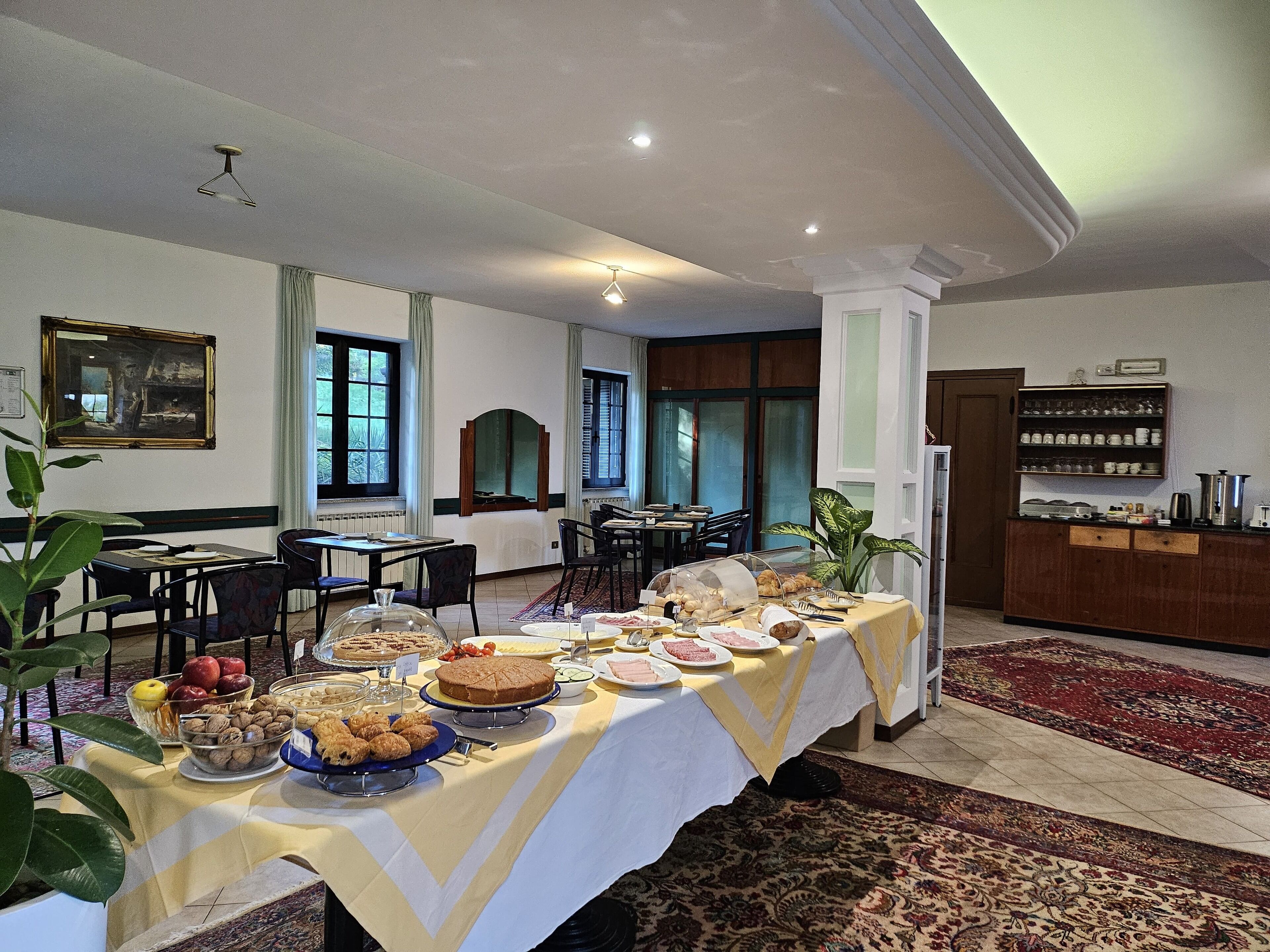 Tägliches Frühstücksbuffet (8 EUR pro Person)