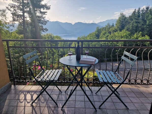 Panoramic dubbelrum - balkong - sjöutsikt | Terrass/Patio