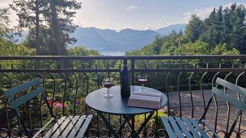 Chambre Double Panoramique, balcon, vue lac | Vue de la chambre