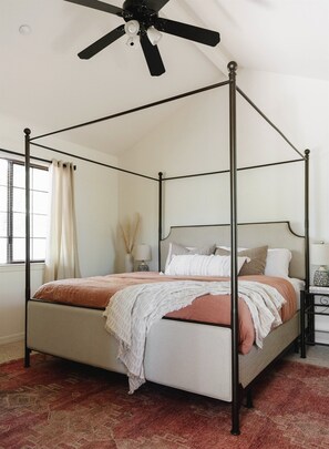 1 bedroom, travel cot, free WiFi, bed sheets - Wine Country Canyon Casita (Arroyo Grande)