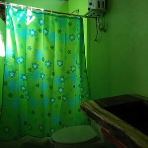 Bathroom - Room in Cabin - Sierraverde Cabins Huasteca Potosina (Damian Carmona)