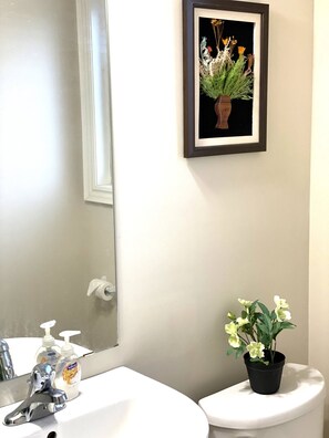 House, 3 Bedrooms | Bathroom
