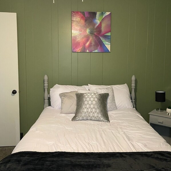 2 habitaciones, tabla de planchar con plancha, wifi y ropa de cama 