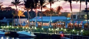 5 bedroom heated pool walk to downtown Delray
