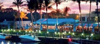 Sun, Sand & City Nights — 5 bedroom pool home