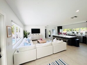 Smart-TV, Tischtennisplatte