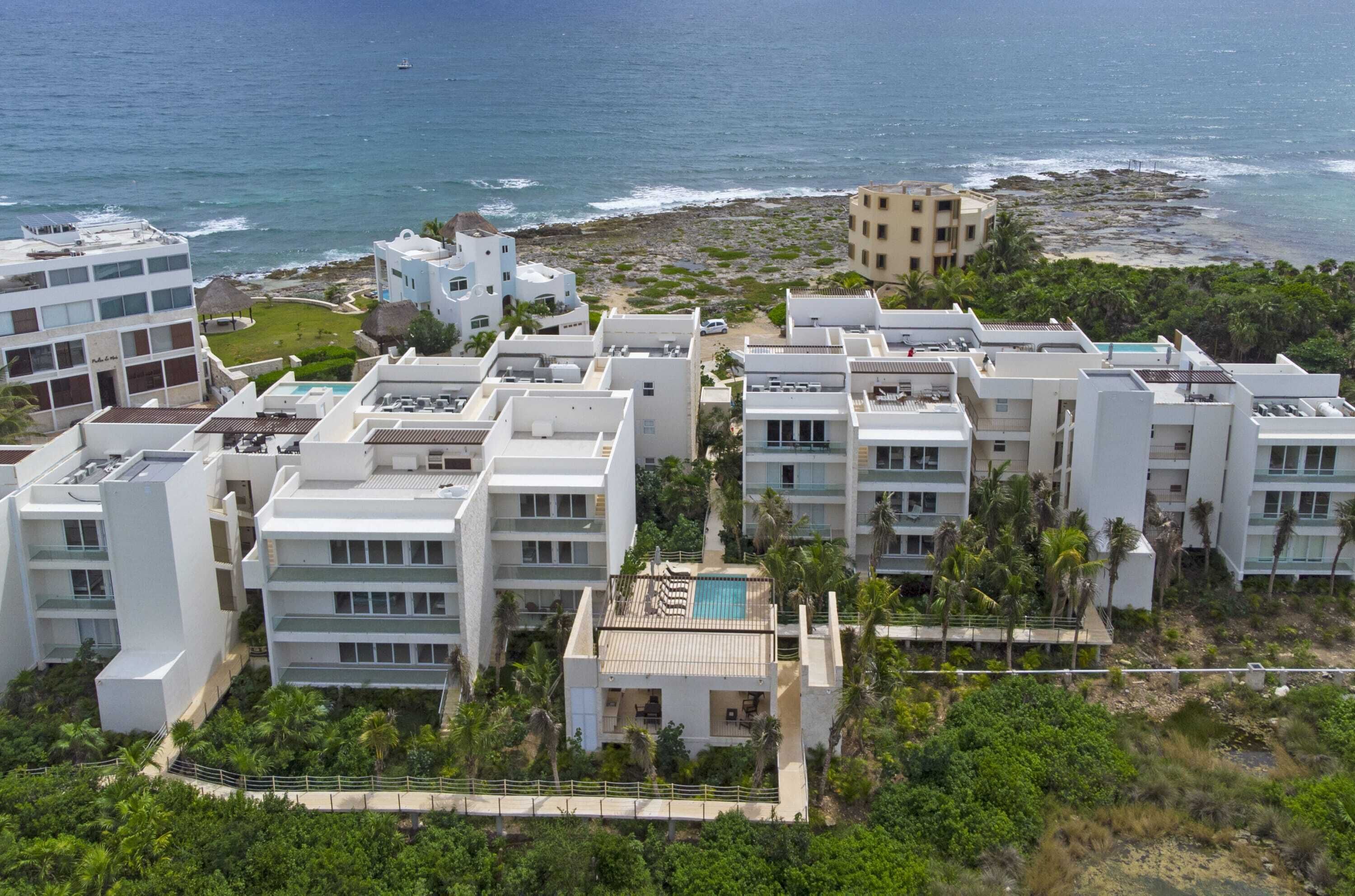 Ocean Escape: 3BR w/ Jacuzzi & Sea View Rooftop