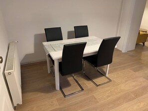 Chambre, 1 chambre, vue jardin | Salle à manger