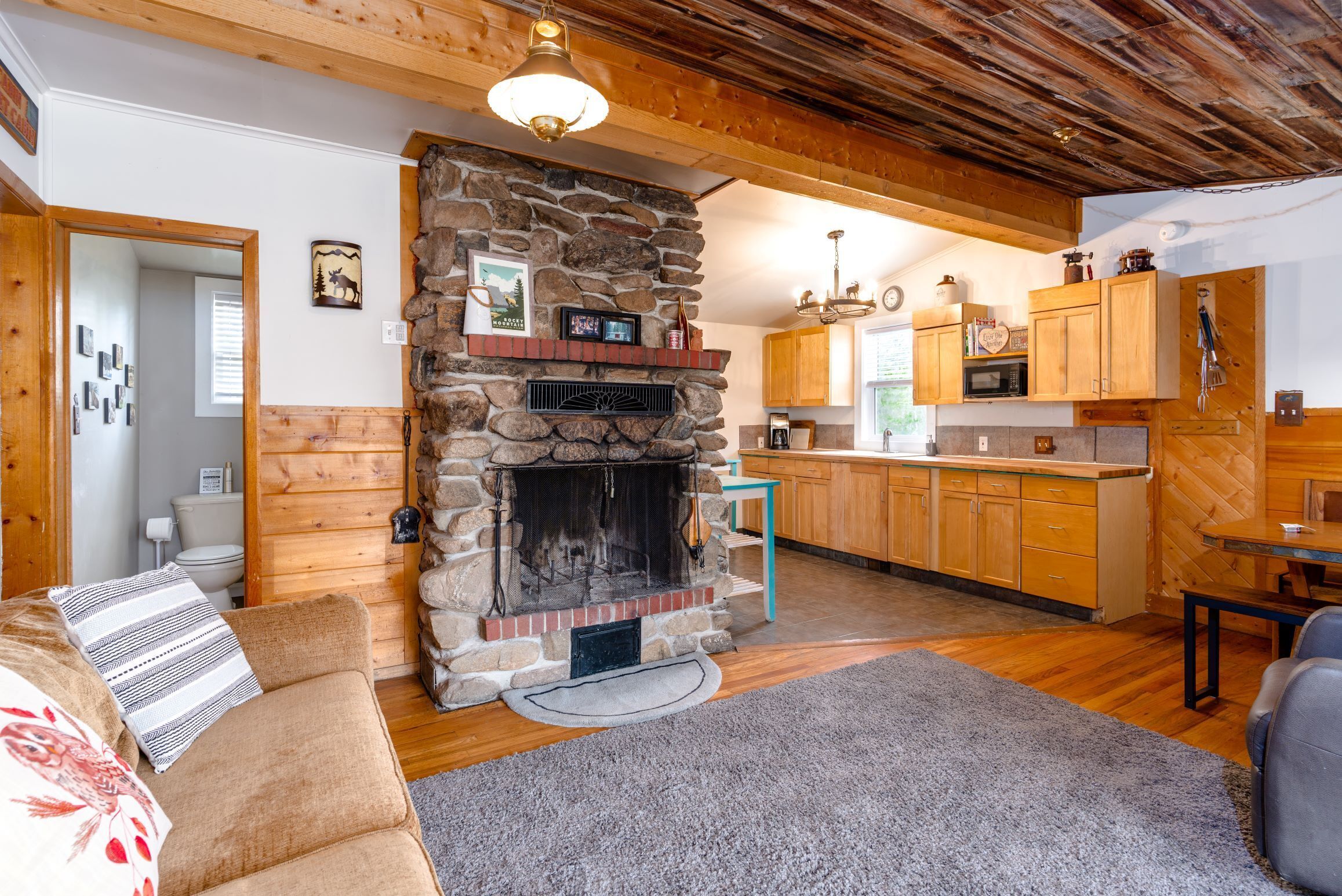 NEW Pet Friendly Cabin! Cozy and timeless w/ ample outdoor space and firepit!