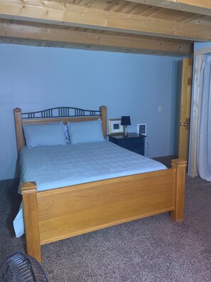 3 slaapkamers, een strijkplank/strijkijzer, gratis wifi, beddengoed