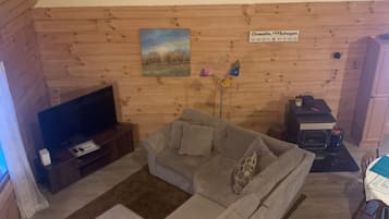 Smart TV, libros y biblioteca musical