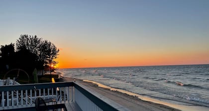 Cabin Love: Wooded Seclusion-Private Sub Beach just a 5 - 6 min stroll away!!