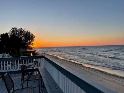 Cabin Love: Wooded Seclusion-Private Sub Beach just a 5 - 6 min stroll away!! 