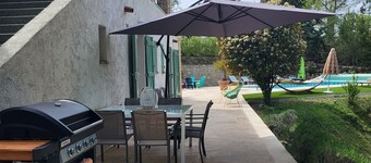 8-person villa in quiet location near lake and beach