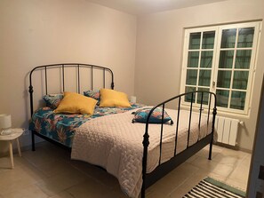 4 chambres, fer et planche à repasser, lit parapluie, Wi-Fi gratuit