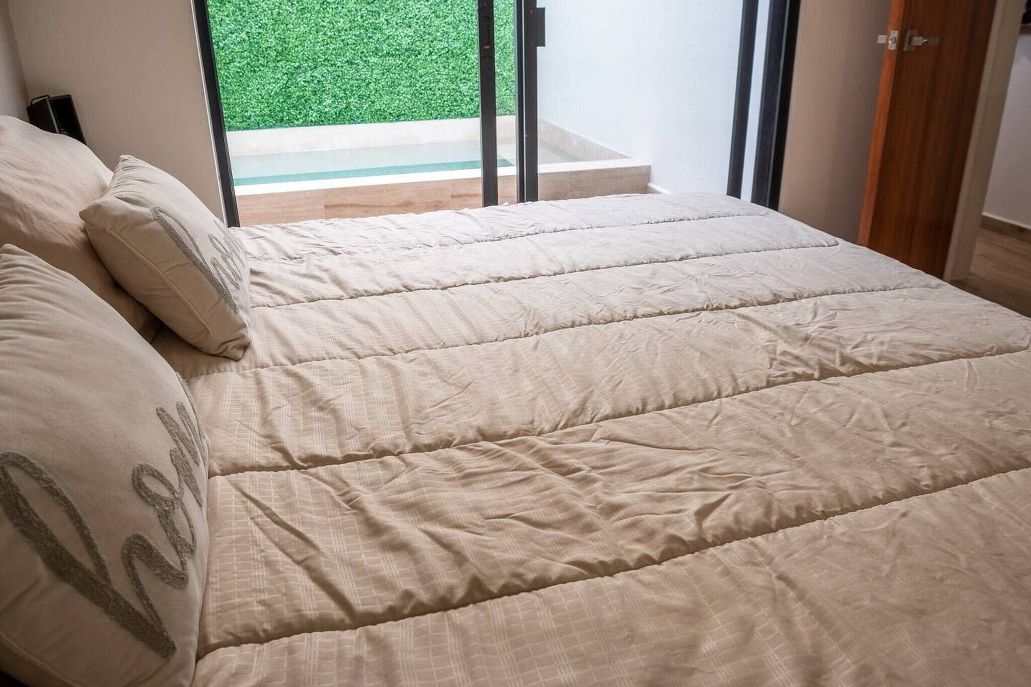 Amazing 1 Bedroom Apartment With Private Pool