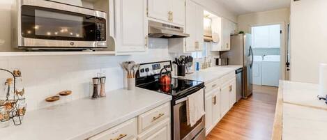 Fridge, oven, stovetop, dishwasher