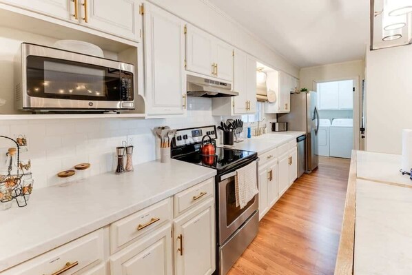 Frigorífic, forn, placa de cuina i rentaplats 