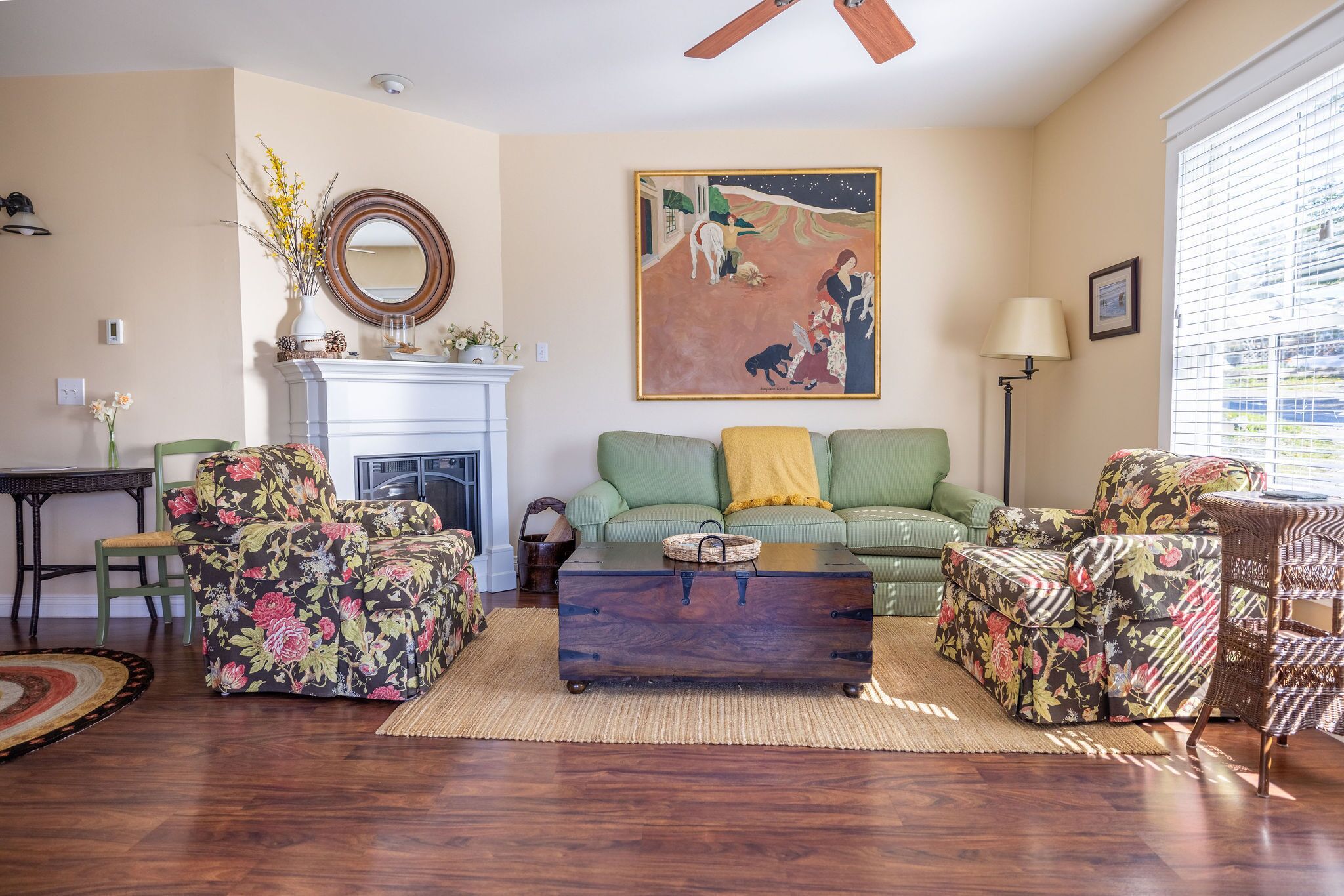 Stunning 5 Bedroom, 4 Bathroom Home Located Downtown