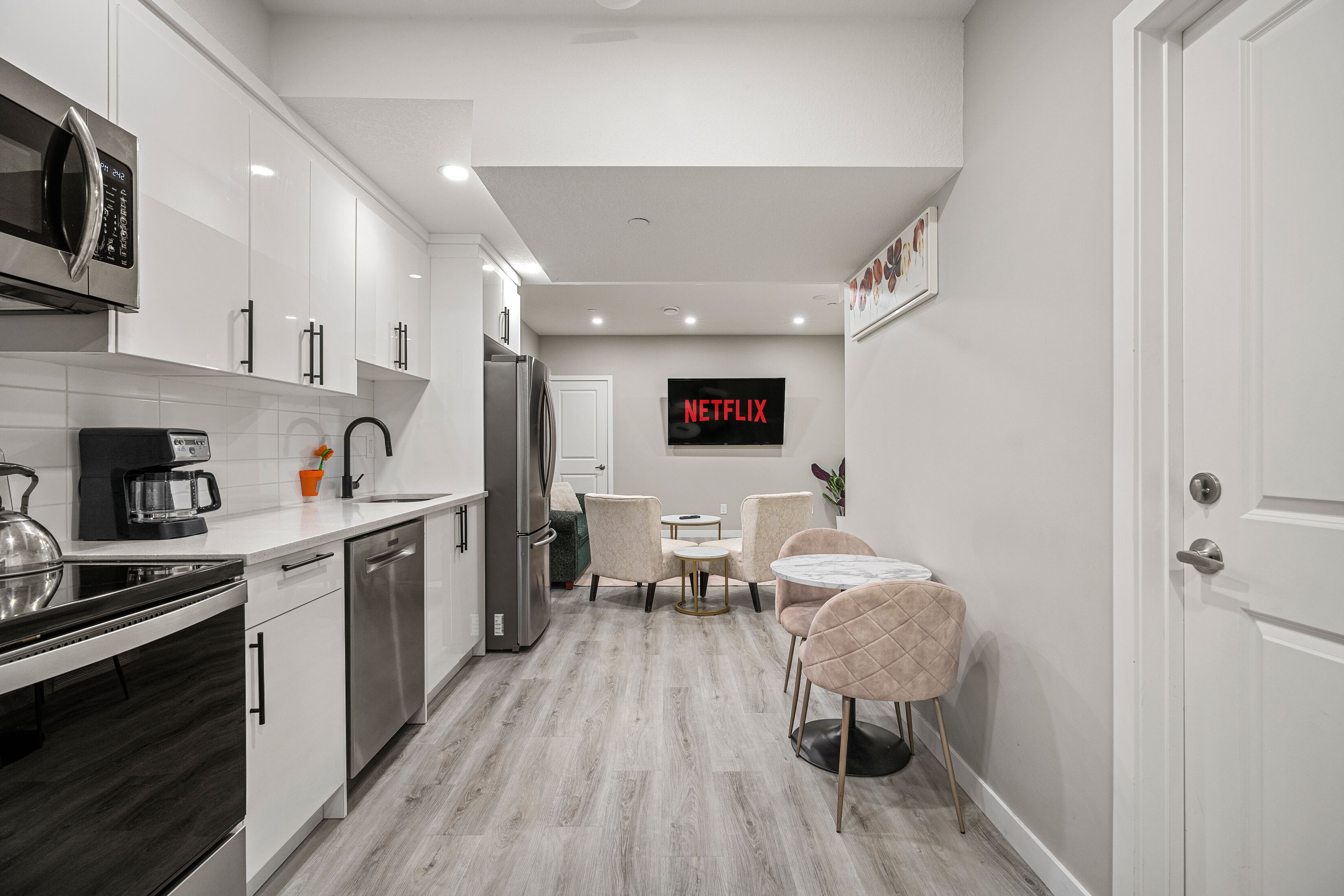 基础独立别墅 | 起居区 | 60-英寸智能电视（配备数码频道）、电视、Netflix