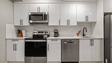 Basic House | Private kitchen | Microwave, stovetop, coffee/tea maker, electric kettle