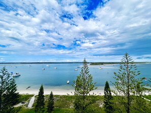 Solsenger og strandhåndklær