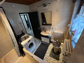 Hair dryer, towels, soap, shampoo - 3 Zimmer Ferienwohnung Denis (Oberwesel)