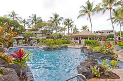 Unleash your inner golfer: Book our condo and enjoy golf deals in paradise!