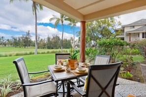 屋外ダイニングエリア