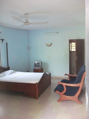 Classic Room | Bed sheets, wheelchair access - Centre AYIFA Hôtel (Abomey-Calavi)