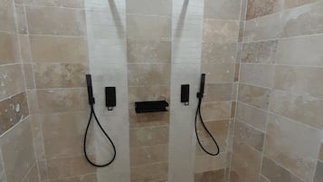 Shower, jetted tub, hair dryer