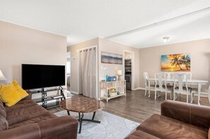 TV - Two Bedroom Condo Close to Boardwalk with Pool (Ocean City)