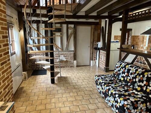 maison normande et son jardin à la campagne