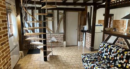 maison normande et son jardin Ă la campagne