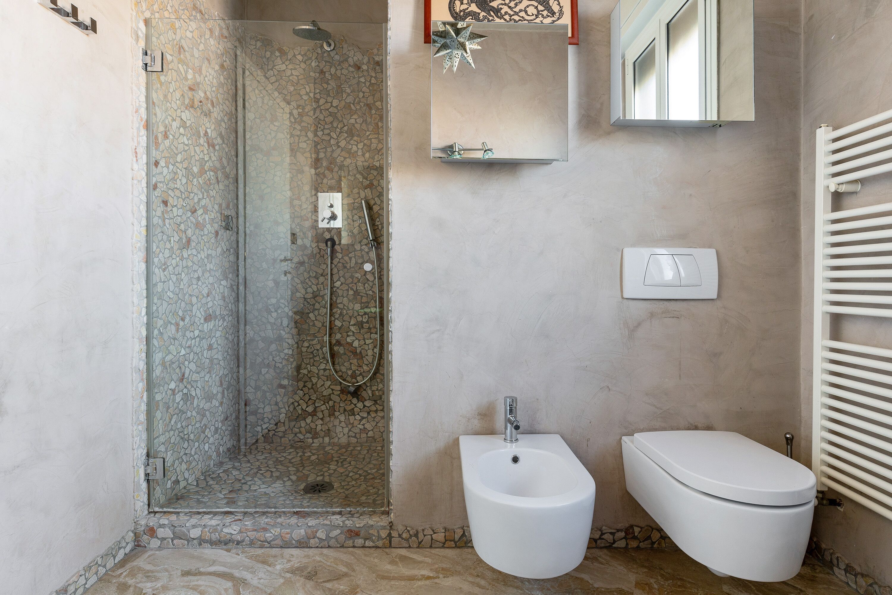 051 Living apartment a few steps from the center and the railway station