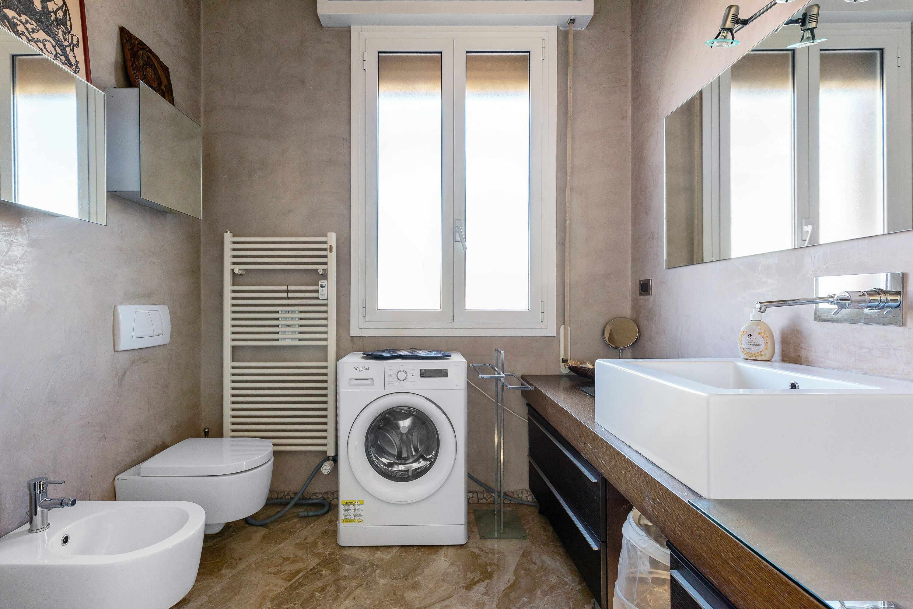 051 Living apartment a few steps from the center and the railway station