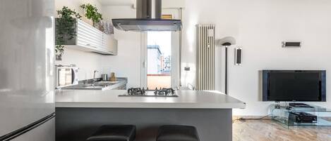 Kühlschrank, Mikrowelle, Ofen, Herdplatte