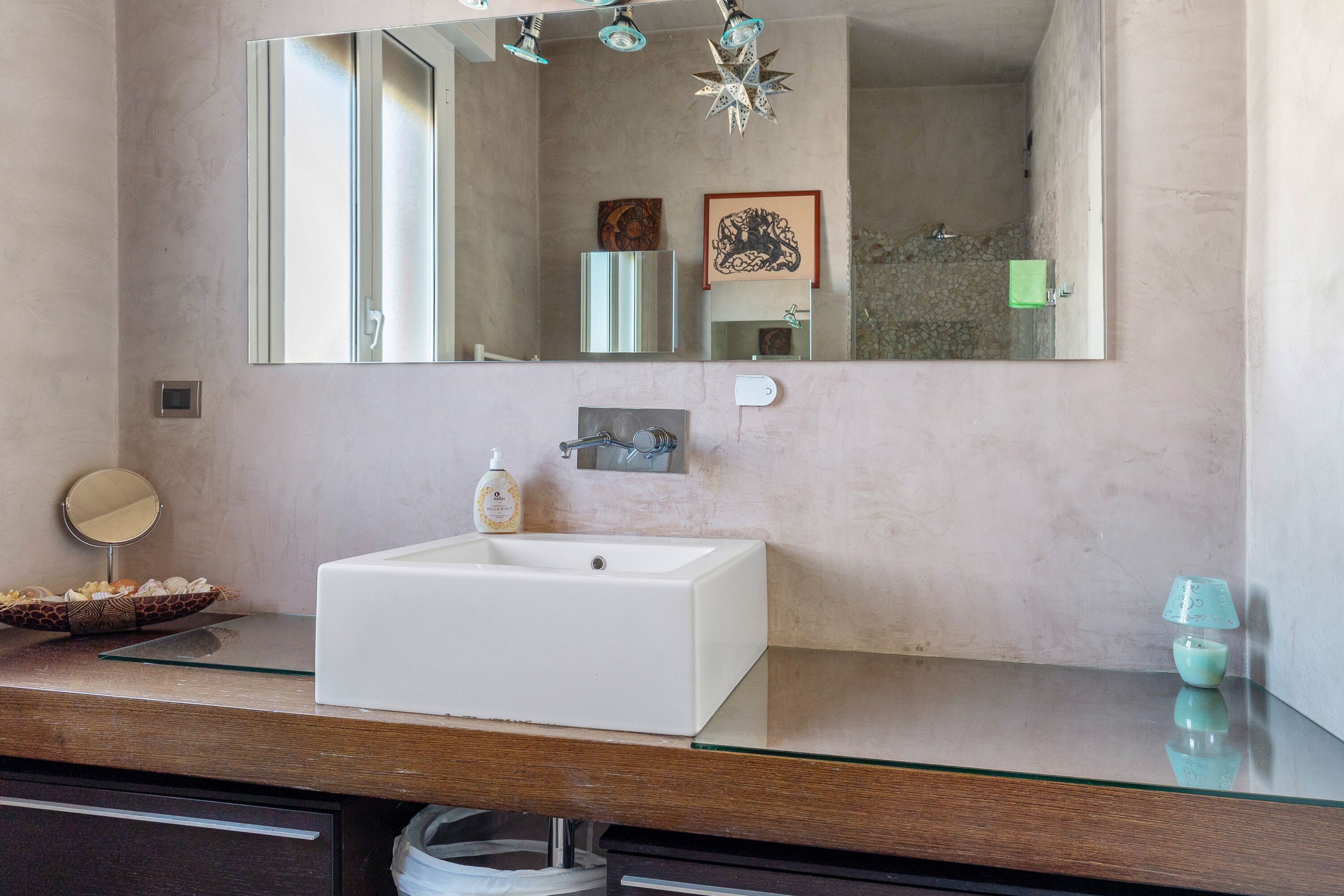 051 Living apartment a few steps from the center and the railway station