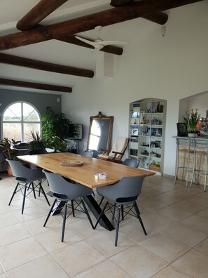 Dining - New: Family home in a relaxing setting surrounded by vineyards (30220 AIGUES MORTES)