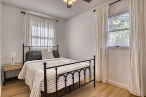 2 bedrooms, WiFi, bed sheets