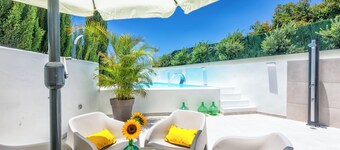 Forget your worries, Bayton House is an oasis of tranquility!