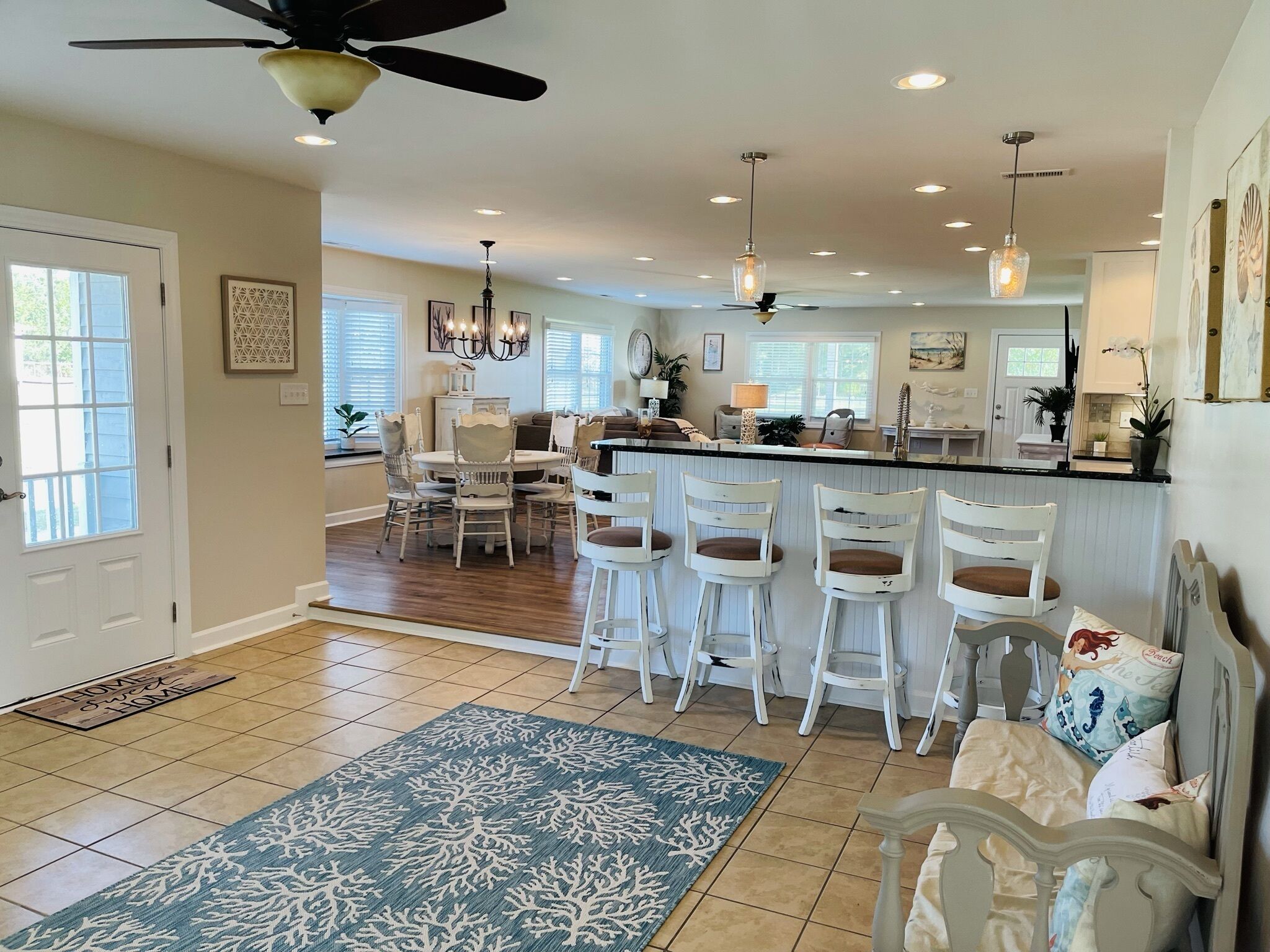 NEW dog friendly  With fee Coastal Farmhouse 7 miles to Emerald Isle