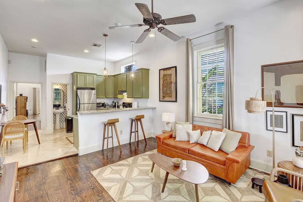 Modern Uptown Home, Walking Distance to St Charles Street Car & Universities