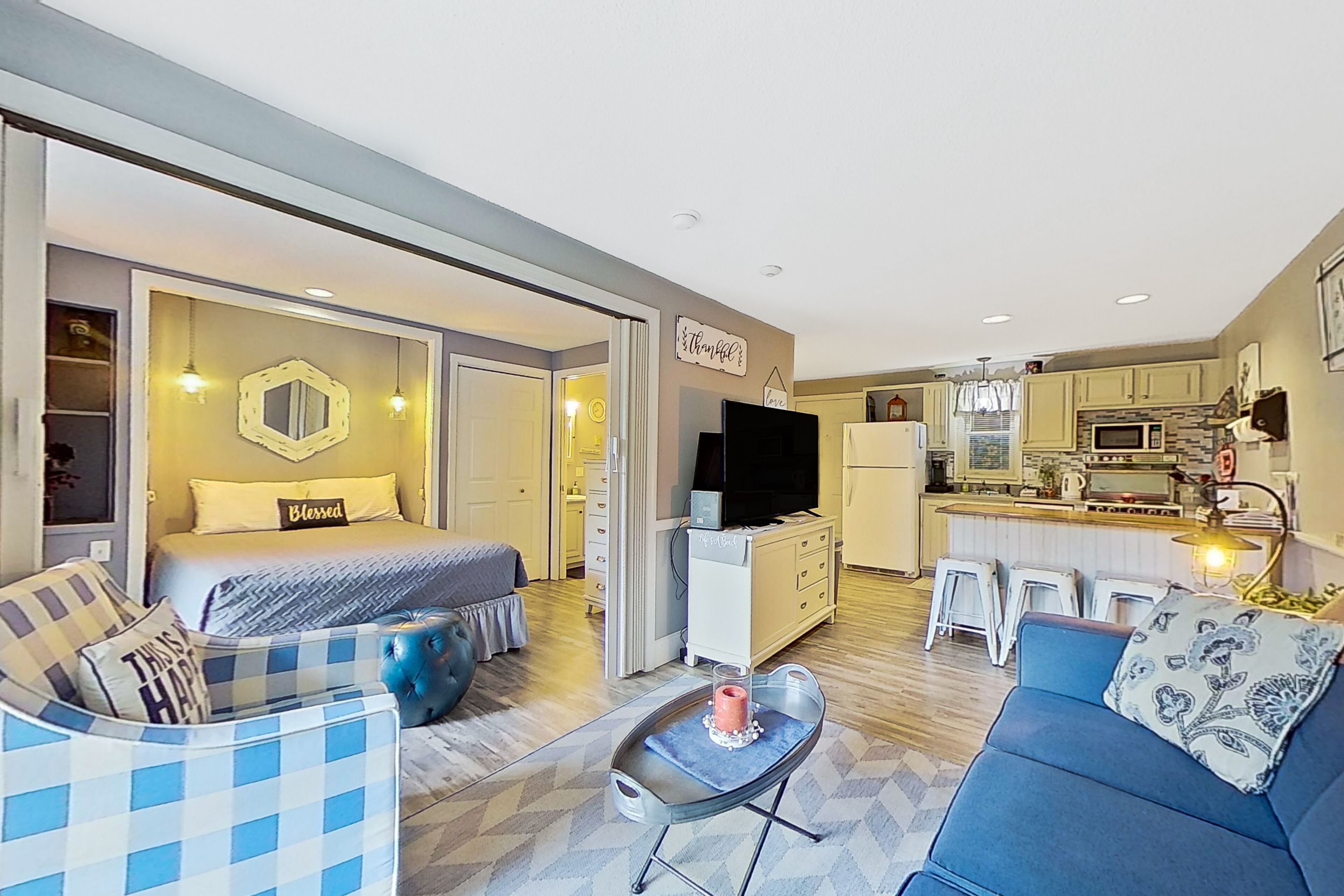 Lakeside condo with beach/water access, pool, hot tub, & sports courts