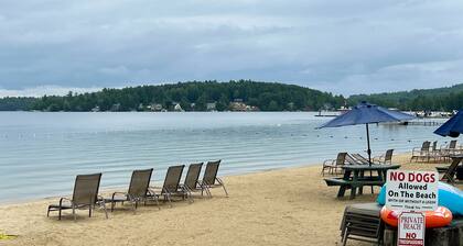 Lakeside condo with beach/water access, pool & sports courts