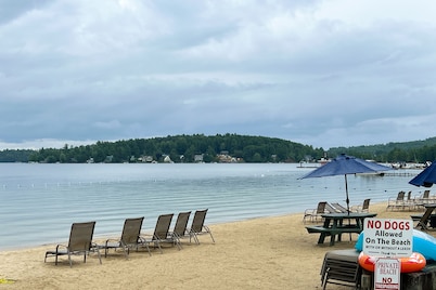 Lakeside condo with beach/water access, pool & sports courts