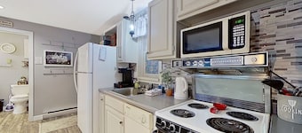 Lakeside condo with beach/water access, pool & sports courts